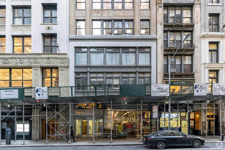 More Photos Of 25 W 36th St, New York Office For Lease