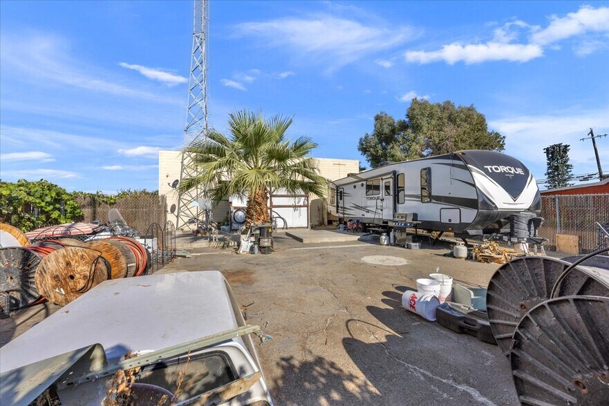 More Photos Of 100 1st St, Coalinga Radio TVTransmission Facilities For Sale