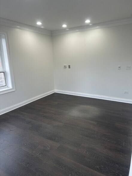 More Photos Of 419 W Washington Ave, Lake Bluff Flex For Lease