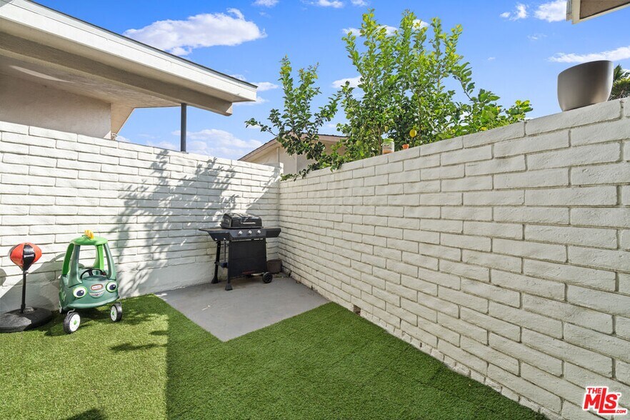 More Photos Of 5044 W Slauson Ave, Los Angeles Apartments For Sale