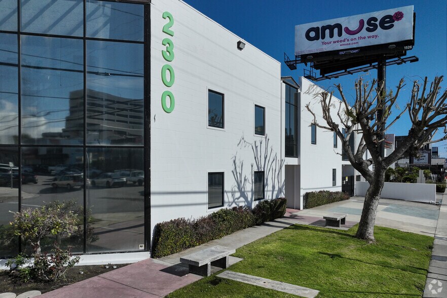 More Photos Of 2300 S Sepulveda Blvd, Los Angeles Office For Lease