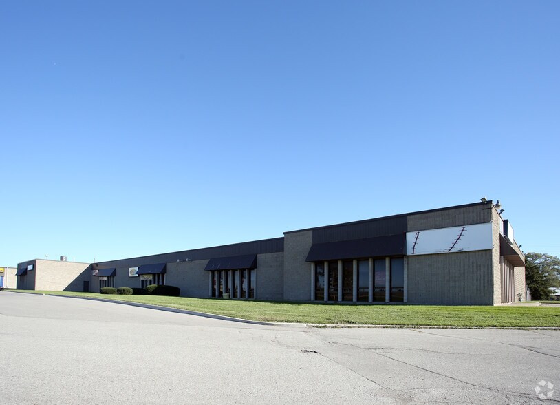 Primary Photo Of 1540 Fanshawe Park Rd W, London Showroom For Lease