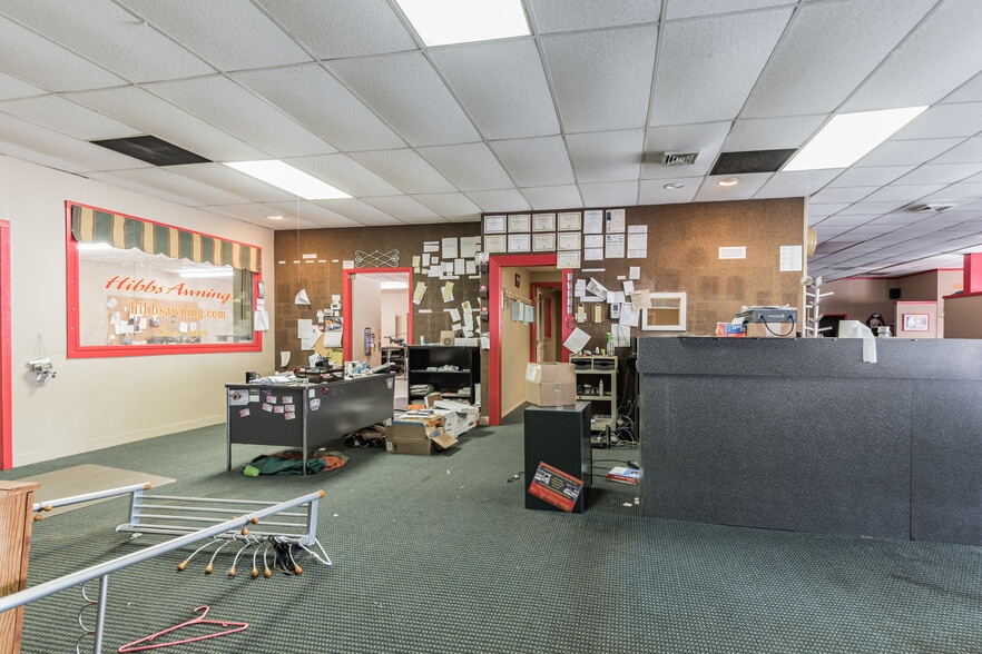 More Photos Of 65 E Fayette St, Uniontown Showroom For Sale