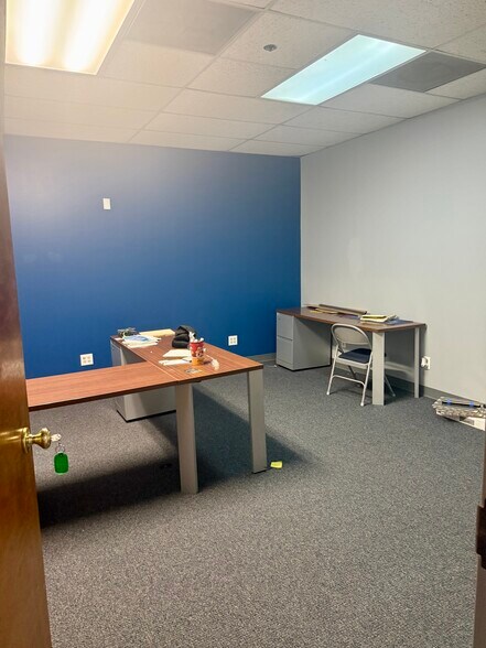 More Photos Of 5910 Breckenridge Pky, Tampa Light Distribution For Lease