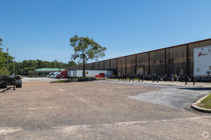 More Photos Of 4505 Commerce Blvd S, Mobile Distribution For Sale
