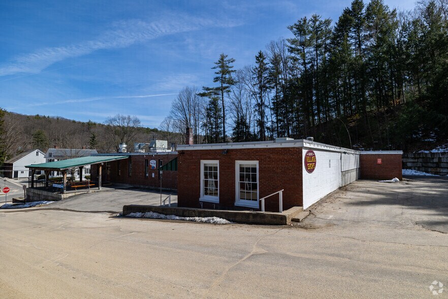 More Photos Of 43 Grove St, Peterborough Freestanding For Sale