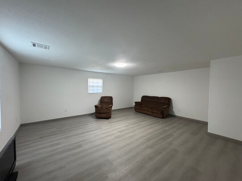 More Photos Of 2924 Byley Blvd, Orange Assisted Living For Lease