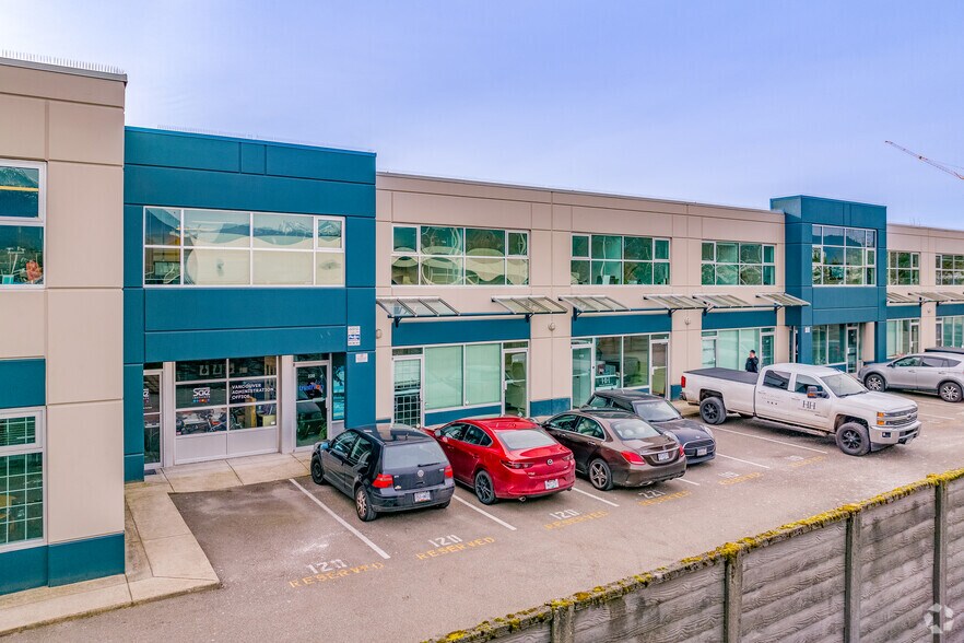 More Photos Of 998 Harbourside Dr, North Vancouver Showroom For Lease
