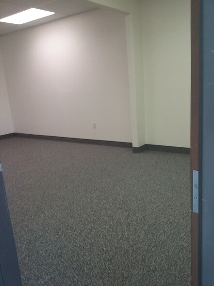 More Photos Of 4460 W Reno Ave, Las Vegas Light Manufacturing For Lease