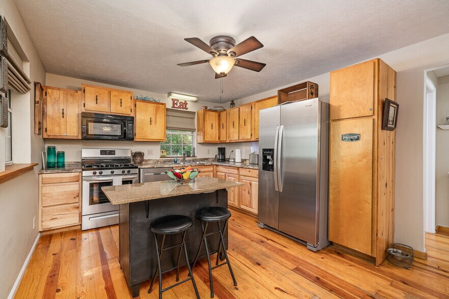 More Photos Of 279 Siever Rd, Crossville Specialty For Sale