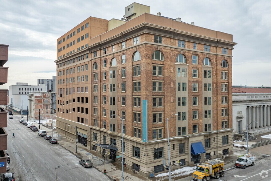 Primary Photo Of 11 S Ludlow St, Dayton Hotel For Sale