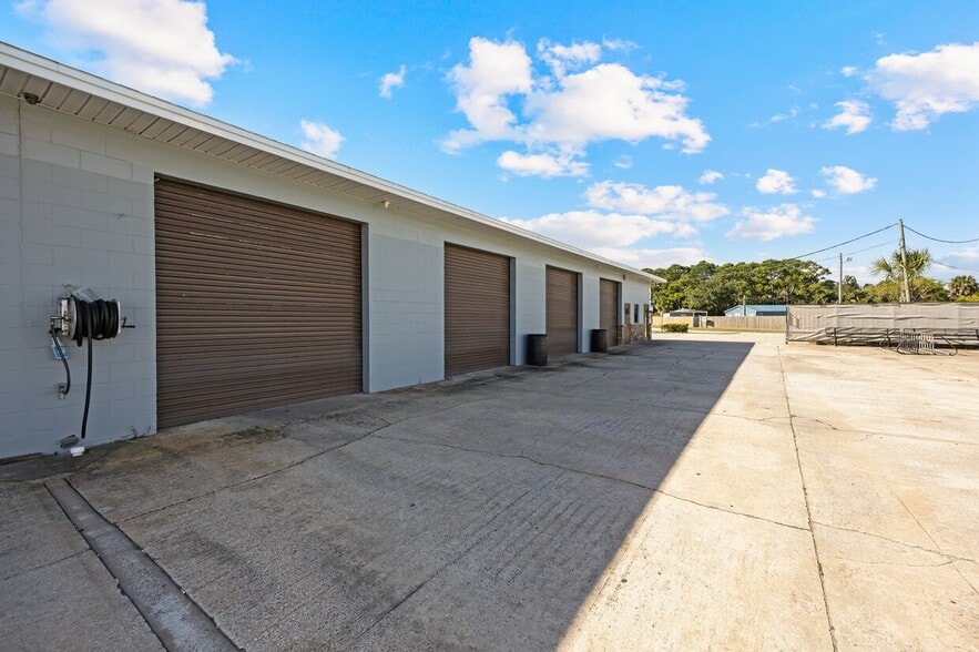 More Photos Of 1901 Danr Dr NE, Palm Bay Warehouse For Sale