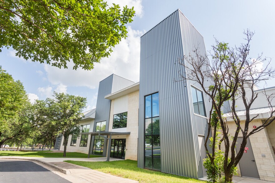 More Photos Of 4001 W Parmer Ln, Austin Office For Lease