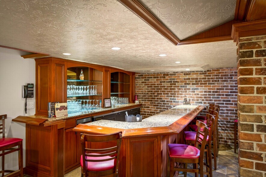 More Photos Of 122 Cayuga St, Fulton Restaurant For Sale