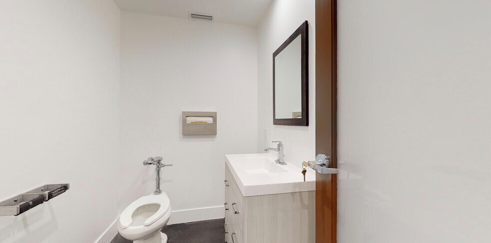 More Photos Of 5325 Topanga Canyon Blvd, Woodland Hills Office Residential For Lease