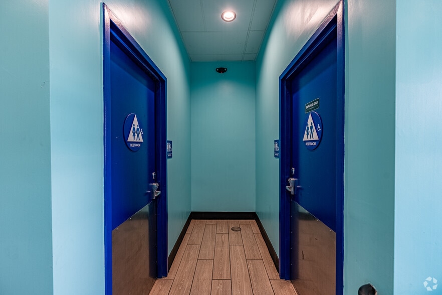 More Photos Of 1661 E Colorado Blvd, Pasadena Fast Food For Lease