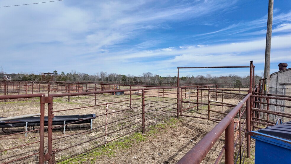 More Photos Of 99 Stacks Dr, Damascus Horse Stables For Sale