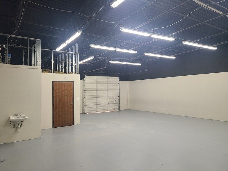 More Photos Of 5663 S Mingo Rd, Tulsa Light Manufacturing For Lease