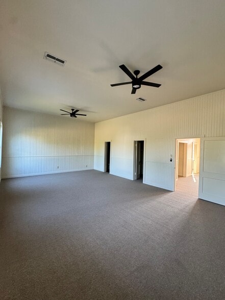 More Photos Of 916 N Longview St, Kilgore Office For Sale