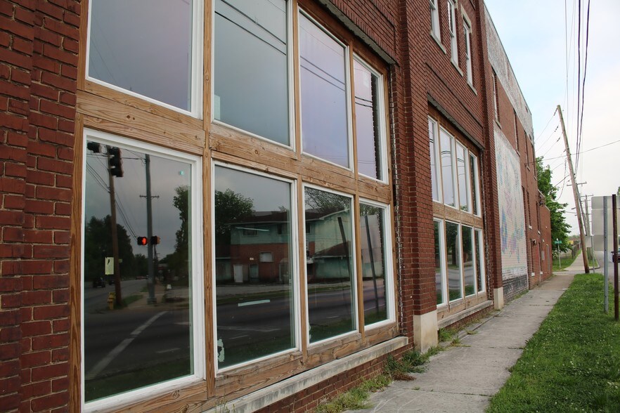 More Photos Of 2200 Glass St, Chattanooga Storefront Retail Residential For Sale