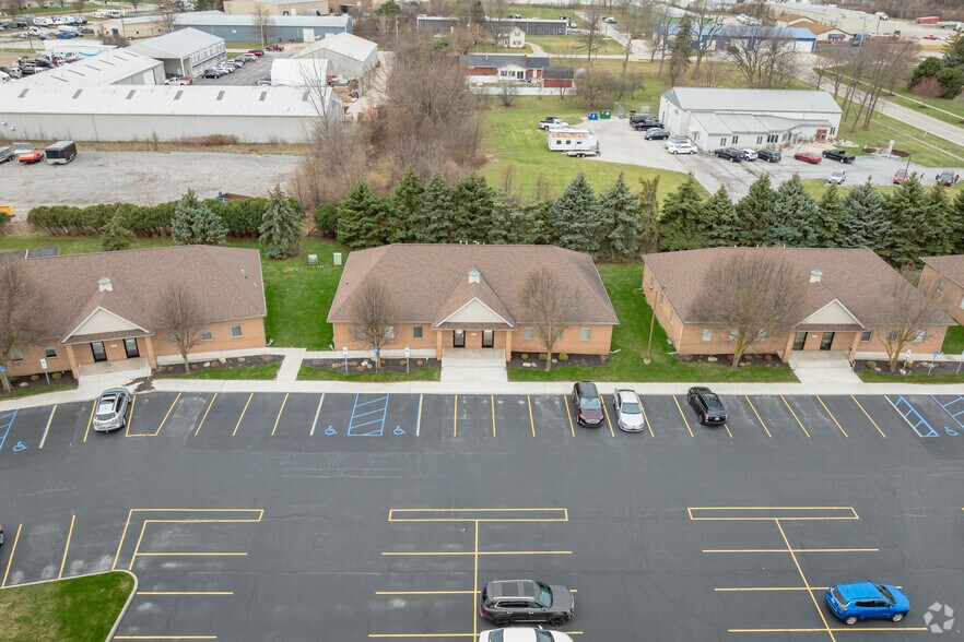 More Photos Of 900 W South Boundary St, Perrysburg Office For Sale