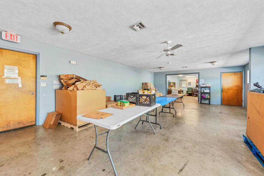 More Photos Of 4344 Arnold Ave, Naples Warehouse For Sale
