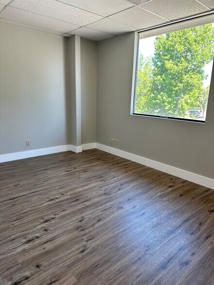 More Photos Of 1633 Erringer Rd, Simi Valley Medical For Lease