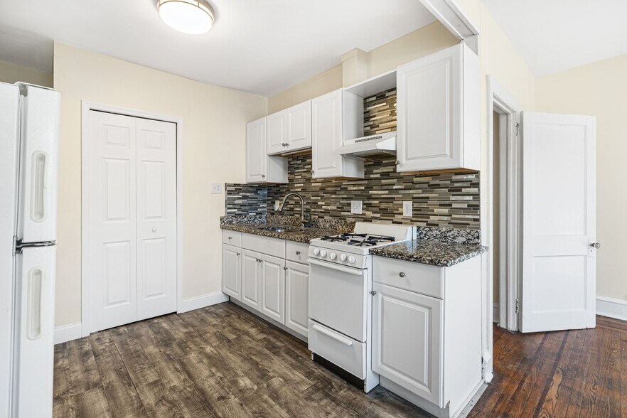 More Photos Of 522 S 5th St, Philadelphia Storefront Retail Residential For Sale