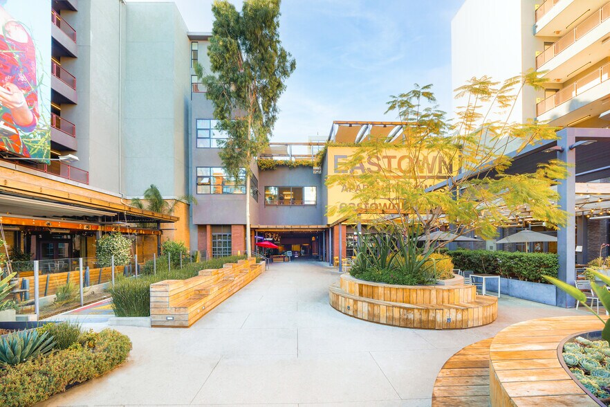 More Photos Of 6201 Hollywood Blvd, Hollywood Apartments For Lease