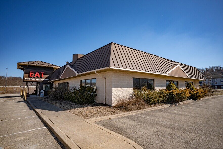 More Photos Of 206 Wilson Rd, Bentleyville Restaurant For Sale