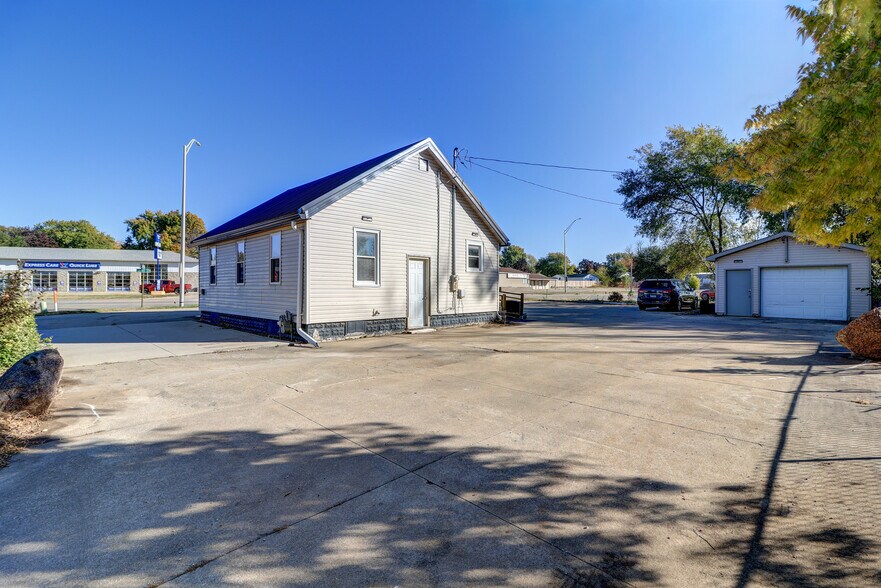 More Photos Of 603 W Rock Falls Rd, Rock Falls General Retail For Sale