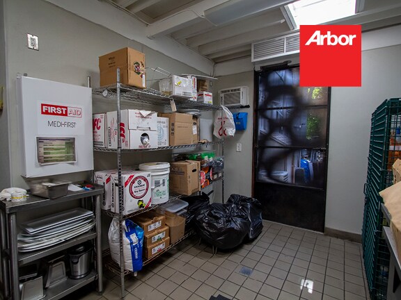 More Photos Of 5750 Melrose Ave, Los Angeles Restaurant For Sale