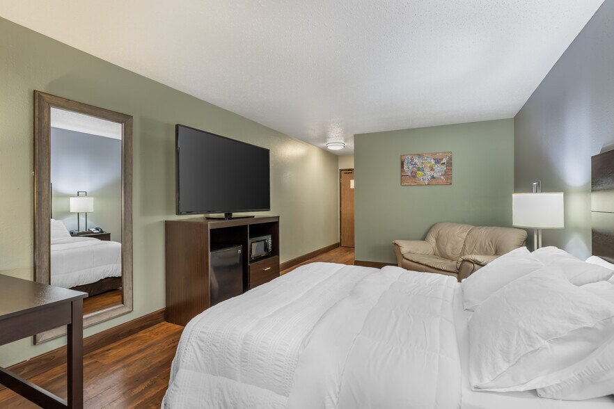 More Photos Of 1370 N McCue St, Laramie Hotel For Sale