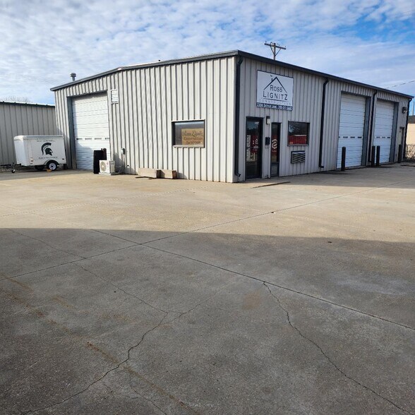 Primary Photo Of 2306 Skyvue Ln, Manhattan Industrial For Lease