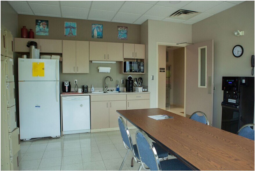 More Photos Of 790 Creekview Dr, Columbus Medical For Sale