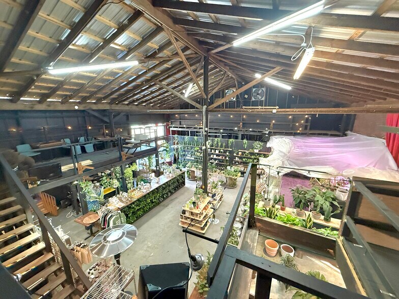 More Photos Of 609 Railroad Sq, Tallahassee Showroom For Sale