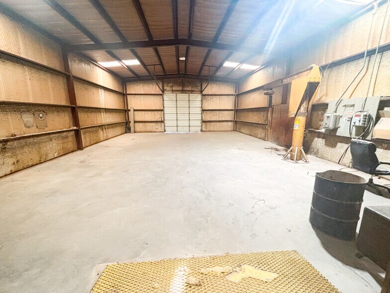 More Photos Of 3803 Mankins Ave, Odessa Warehouse For Sale