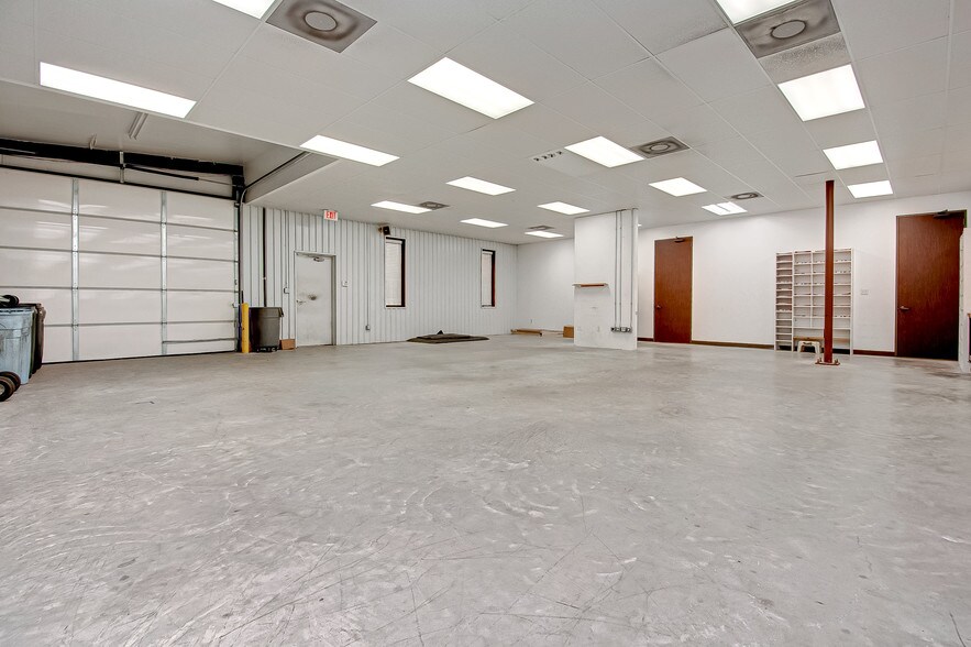 More Photos Of 7102 Glen Chase Ct, Houston Office For Sale