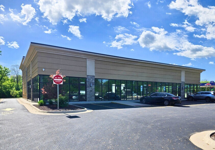 More Photos Of 5032-5064 S Main St, Rockford General Retail For Sale
