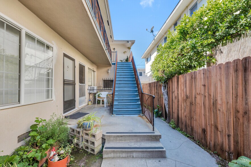 More Photos Of 1531 Corinth Ave, Los Angeles Apartments For Sale