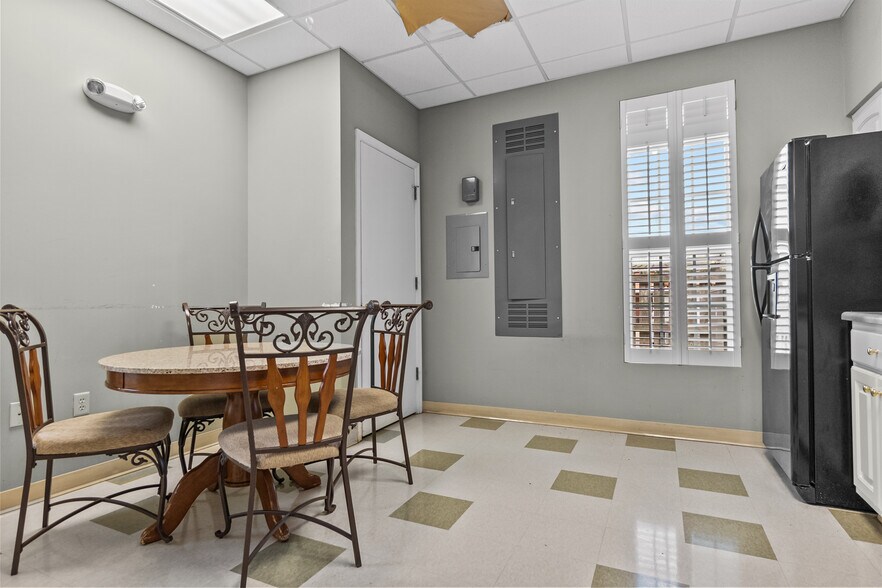 More Photos Of 239 Cedric St, Leesburg Office For Sale
