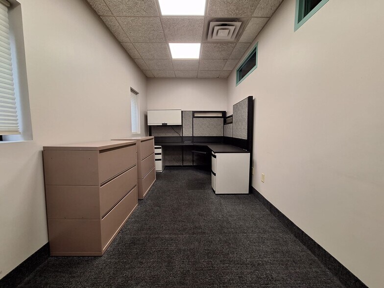 More Photos Of 19 Jackson Ave, Collingdale Manufacturing For Lease