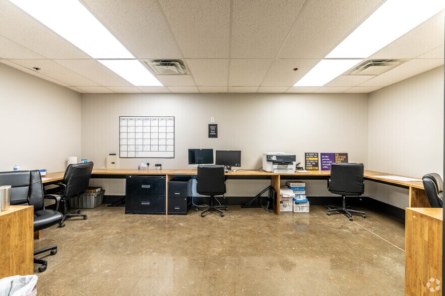 More Photos Of 4669 Mount Sharon Rd, Greenbrier Industrial For Lease