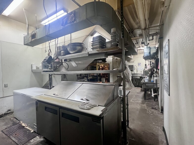 More Photos Of 95 S Main St, Memphis Storefront Retail Office For Lease