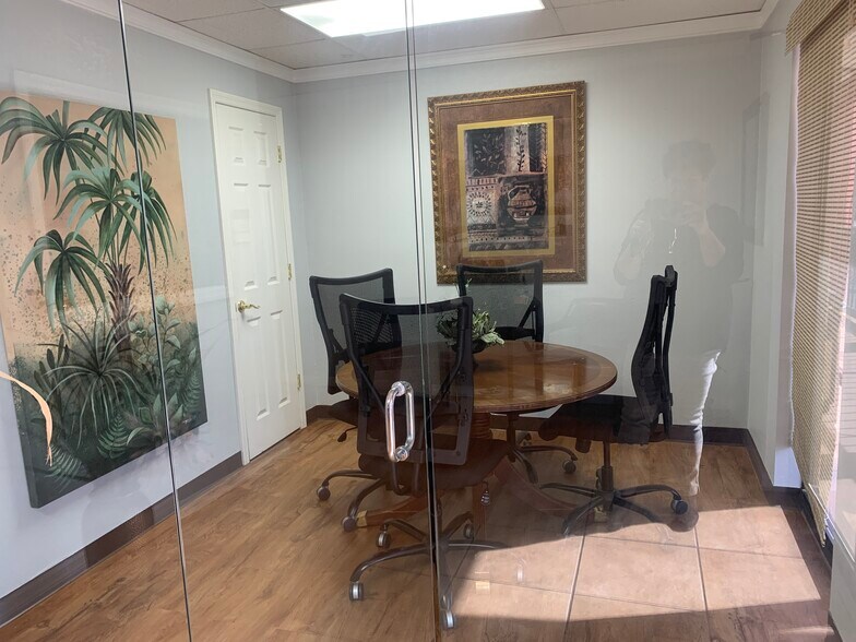 More Photos Of 4707 W Gandy Blvd, Tampa Storefront Retail Office For Lease