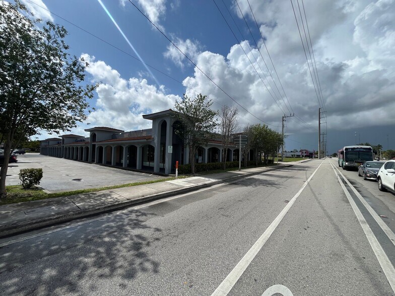 More Photos Of 5906-5972 Pembroke Rd, Hollywood Unknown For Lease