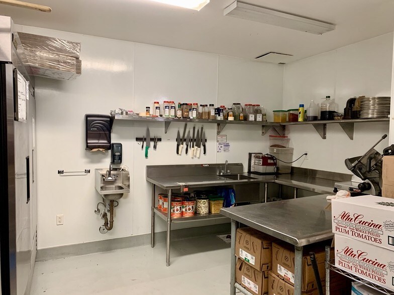 More Photos Of 1837 E 7th St, Long Beach Restaurant For Lease