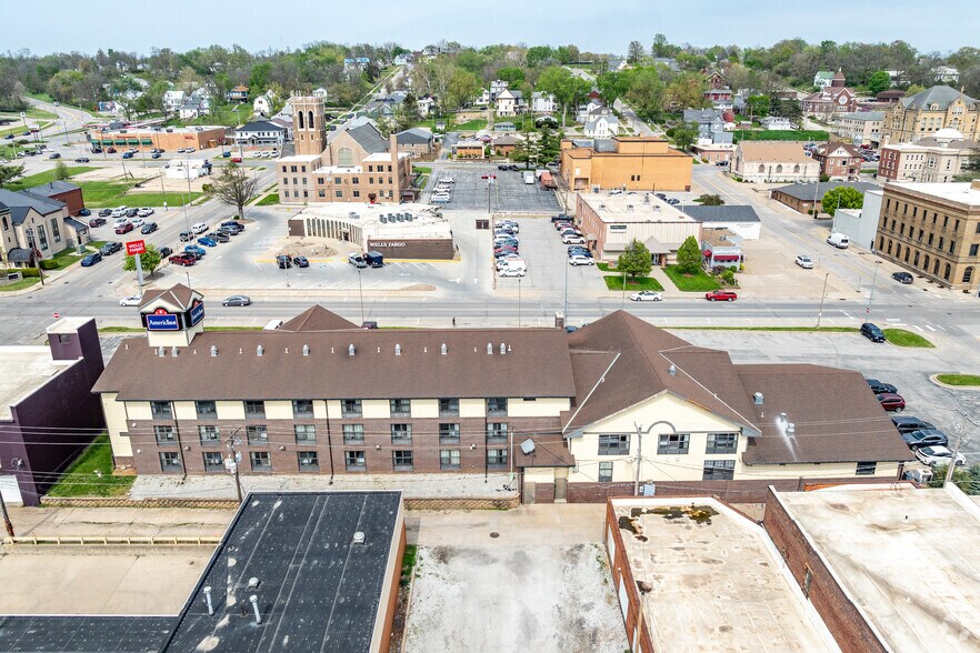 More Photos Of 222 W 2nd St, Ottumwa Hotel For Sale