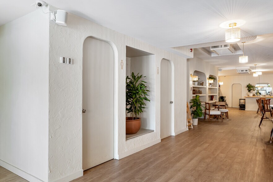 More Photos Of 3009 St Notre-Dame O, Montréal Restaurant For Sale