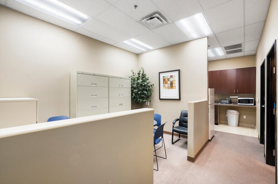 More Photos Of 1345 E Chandler Blvd, Phoenix Office For Lease